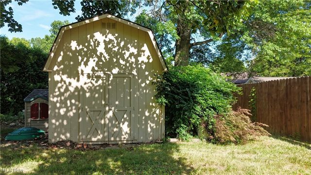 3300 Briarwood Lane, Youngstown, OH 44511