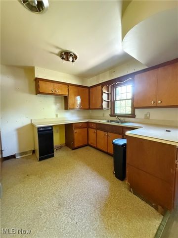 3300 Briarwood Lane, Youngstown, OH 44511