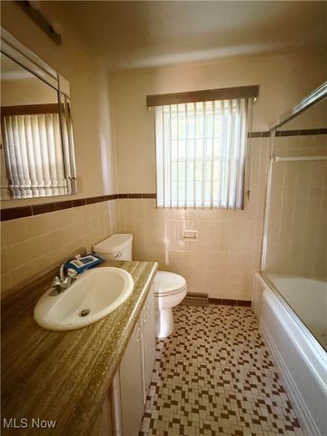 3300 Briarwood Lane, Youngstown, OH 44511