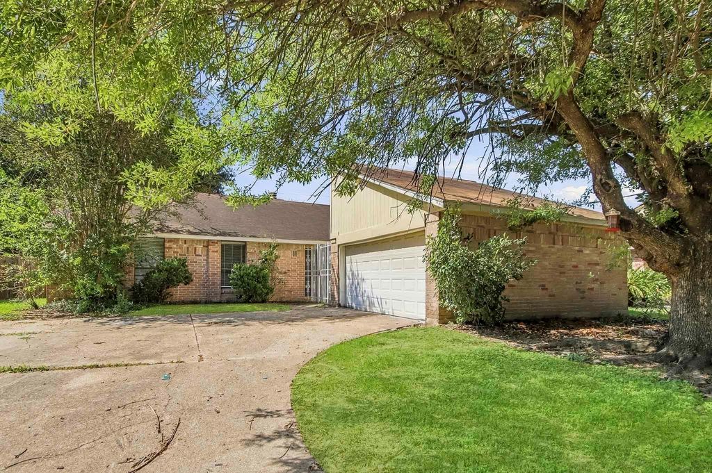 8807 Lakeside Forest Drive, Houston, TX 77088