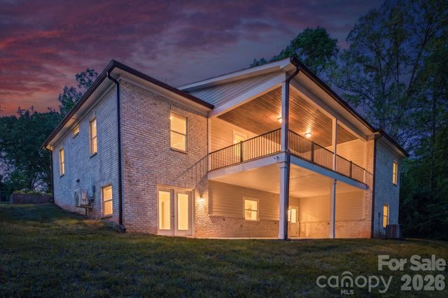 2442 Falcon Lane, Statesville, NC 28625