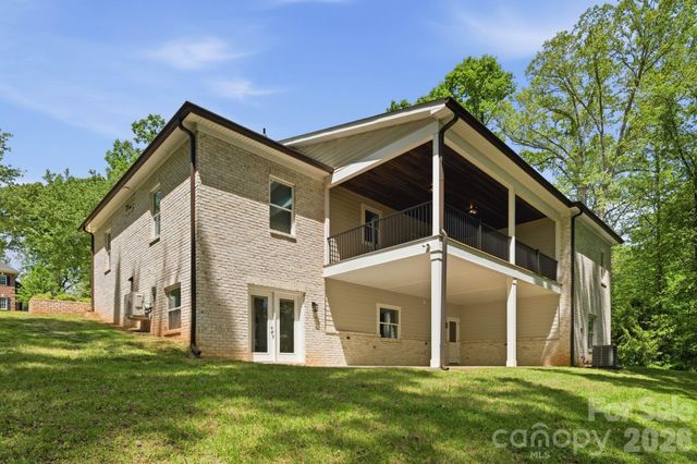 2442 Falcon Lane, Statesville, NC 28625