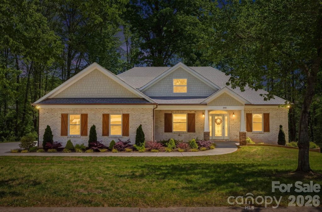 2442 Falcon Lane, Statesville, NC 28625