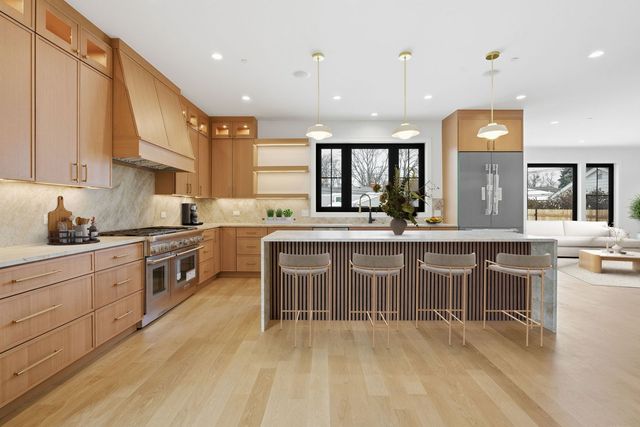 1100 Lois Avenue, Park Ridge, IL 60068