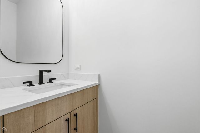 1100 Lois Avenue, Park Ridge, IL 60068