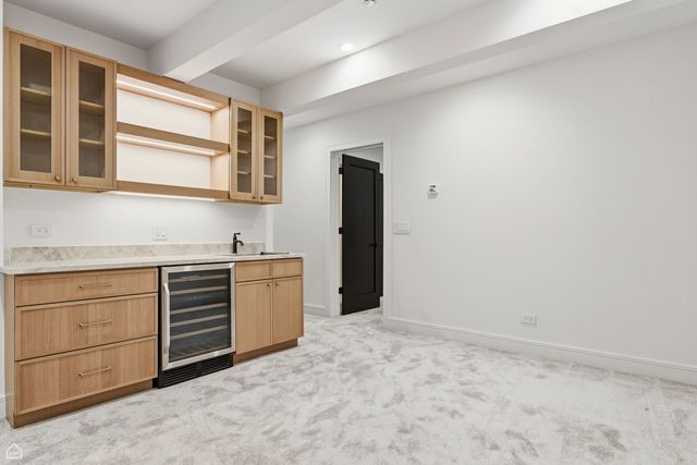 1100 Lois Avenue, Park Ridge, IL 60068