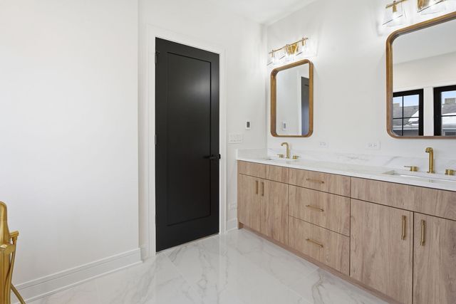 1100 Lois Avenue, Park Ridge, IL 60068