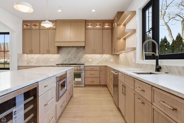 1100 Lois Avenue, Park Ridge, IL 60068