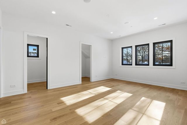 1100 Lois Avenue, Park Ridge, IL 60068