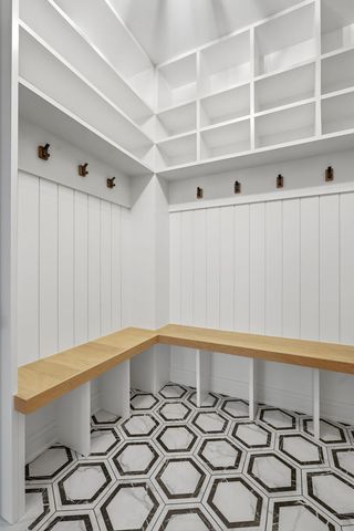 1100 Lois Avenue, Park Ridge, IL 60068