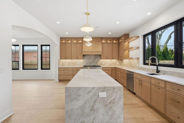 1100 Lois Avenue, Park Ridge, IL 60068