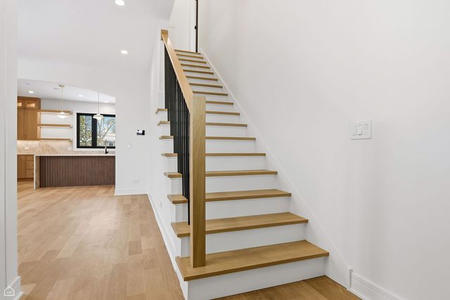 1100 Lois Avenue, Park Ridge, IL 60068