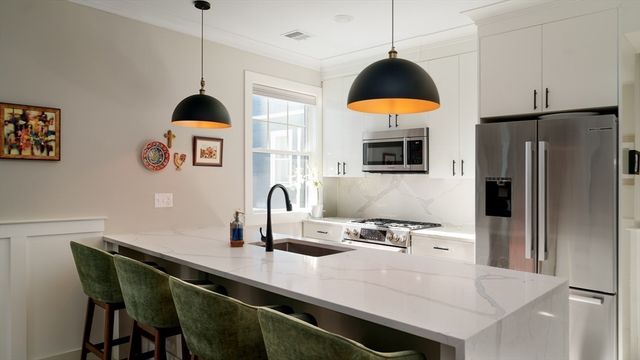 1252 Broadway 4, Somerville, MA 02144