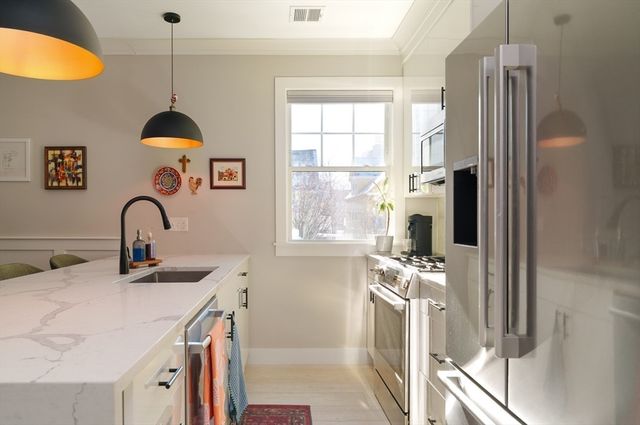 1252 Broadway 4, Somerville, MA 02144