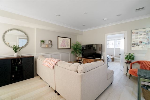 1252 Broadway 4, Somerville, MA 02144