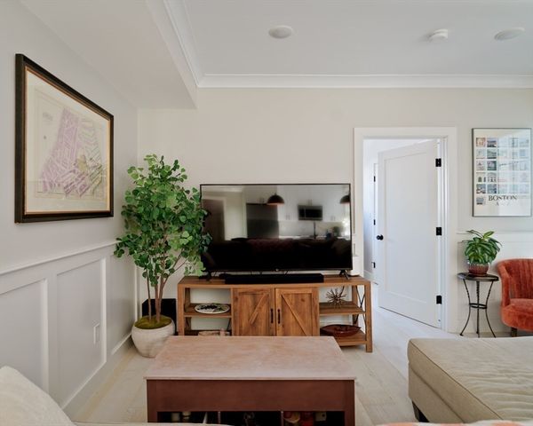 1252 Broadway 4, Somerville, MA 02144