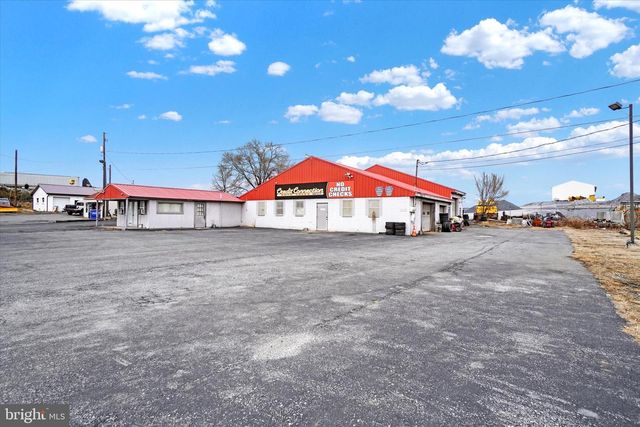 1832 W TRINDLE RD, Carlisle, PA 17013