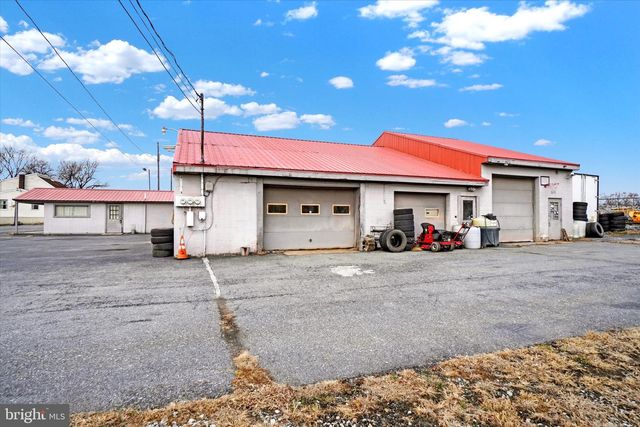 1832 W TRINDLE RD, Carlisle, PA 17013