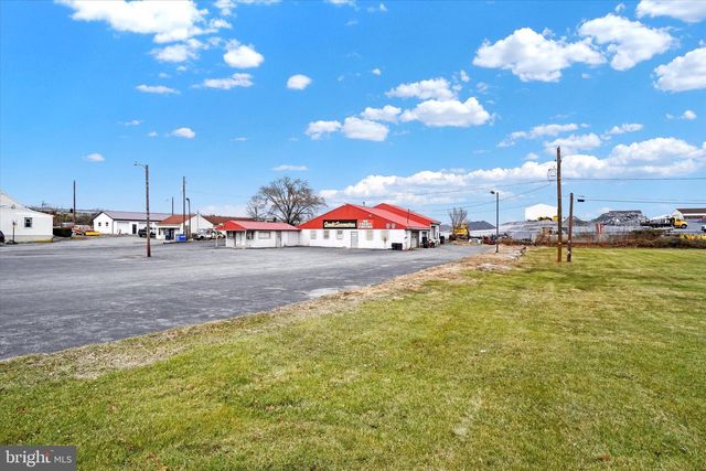 1832 W TRINDLE RD, Carlisle, PA 17013