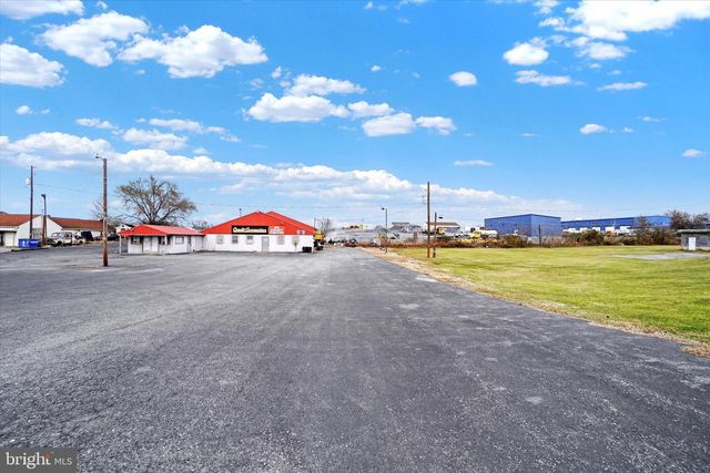 1832 W TRINDLE RD, Carlisle, PA 17013