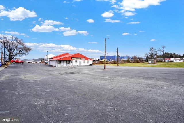 1832 W TRINDLE RD, Carlisle, PA 17013