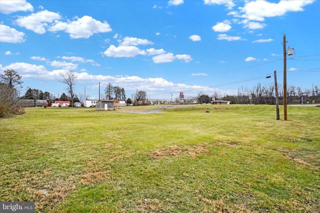 1832 W TRINDLE RD, Carlisle, PA 17013