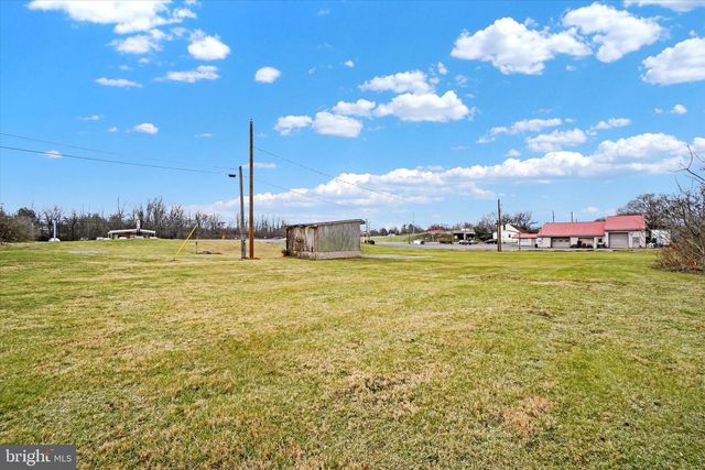 1832 W TRINDLE RD, Carlisle, PA 17013