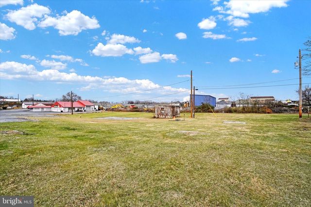 1832 W TRINDLE RD, Carlisle, PA 17013