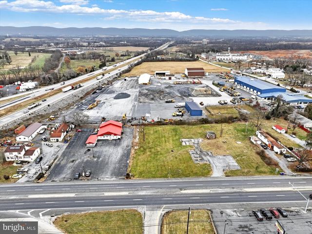 1832 W TRINDLE RD, Carlisle, PA 17013