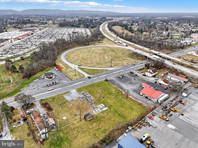 1832 W TRINDLE RD, Carlisle, PA 17013