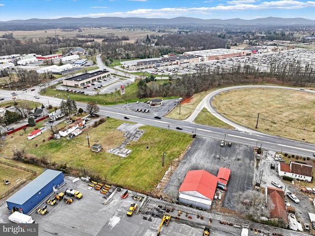 1832 W TRINDLE RD, Carlisle, PA 17013