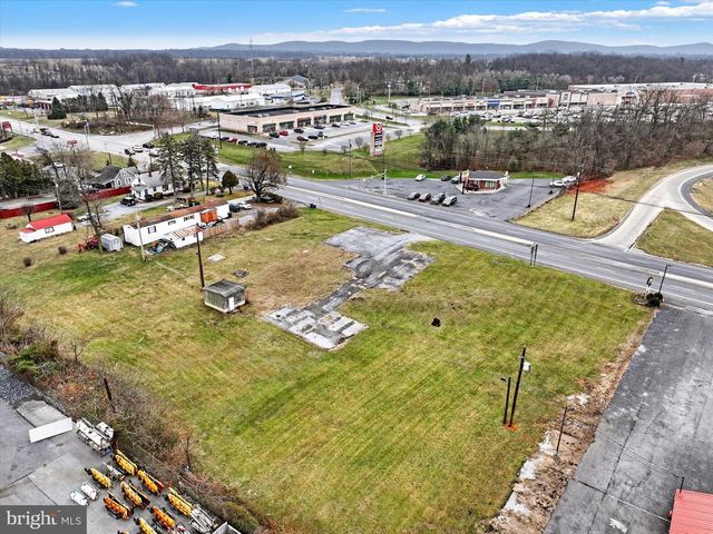 1832 W TRINDLE RD, Carlisle, PA 17013