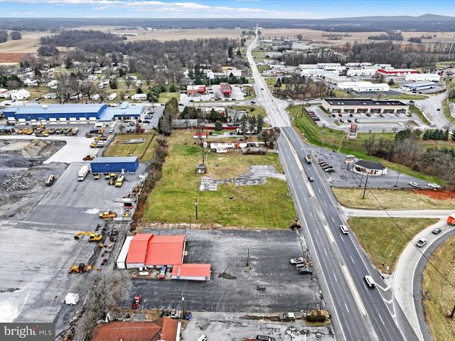 1832 W TRINDLE RD, Carlisle, PA 17013