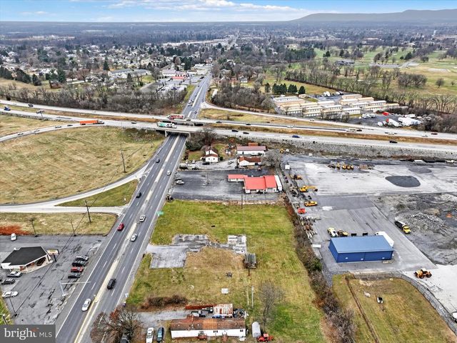 1832 W TRINDLE RD, Carlisle, PA 17013