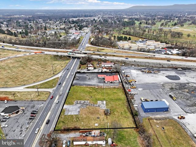 1832 W TRINDLE RD, Carlisle, PA 17013