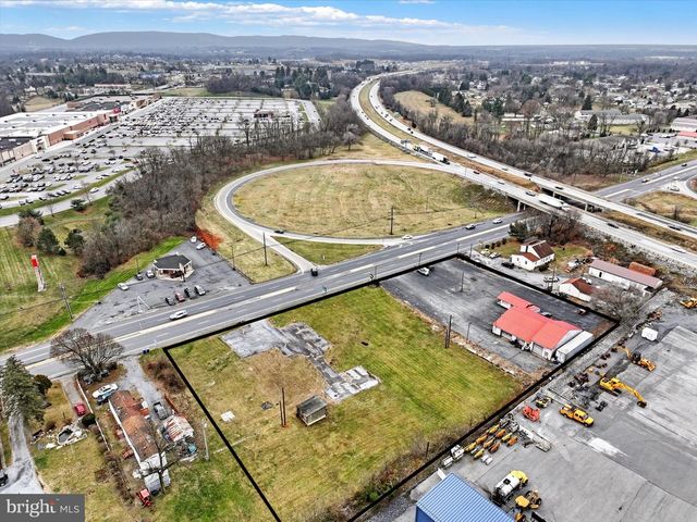 1832 W TRINDLE RD, Carlisle, PA 17013