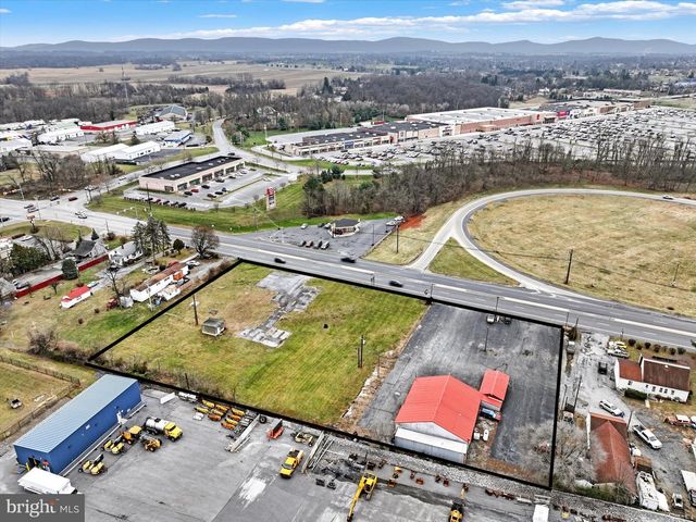 1832 W TRINDLE RD, Carlisle, PA 17013