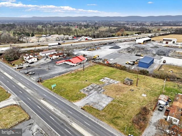 1832 W TRINDLE RD, Carlisle, PA 17013