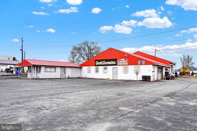 1832 W TRINDLE RD, Carlisle, PA 17013