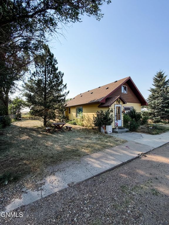 206 1st Avenue S, Medicine Lake, MT 59247 photo 2