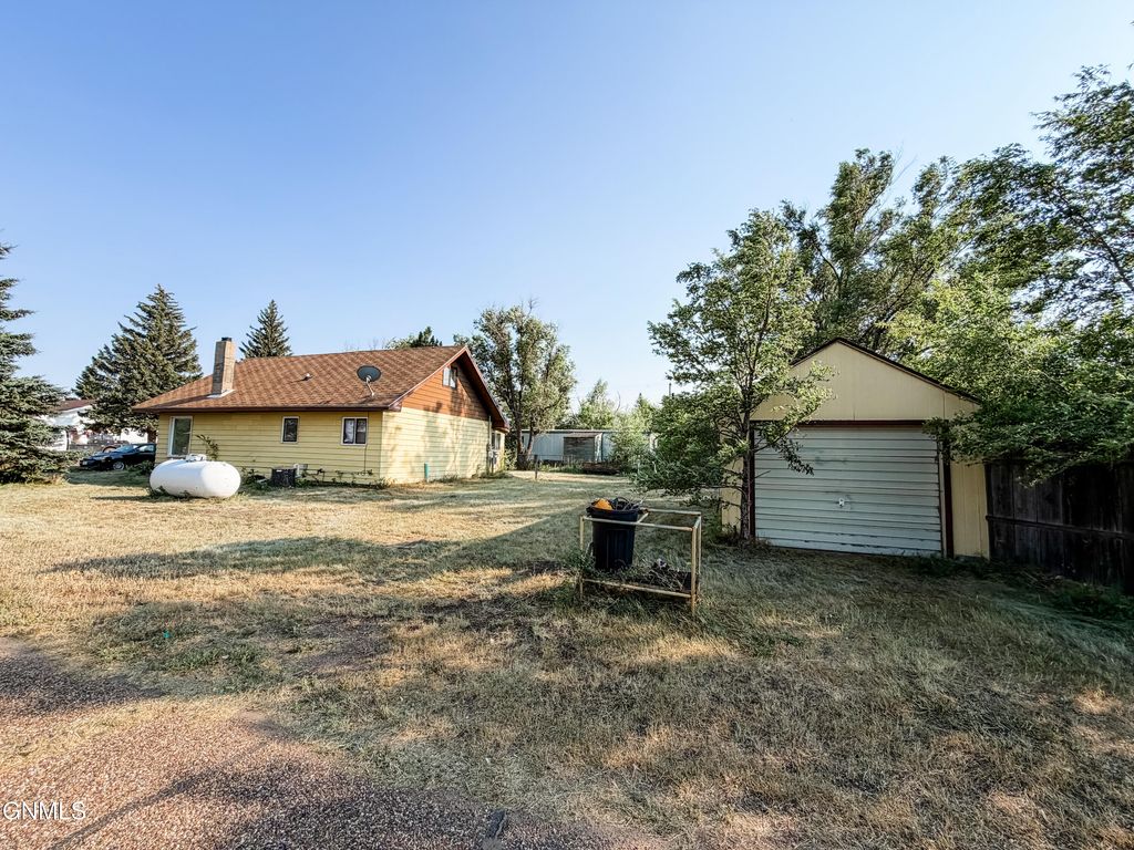 206 1st Avenue S, Medicine Lake, MT 59247 photo 4