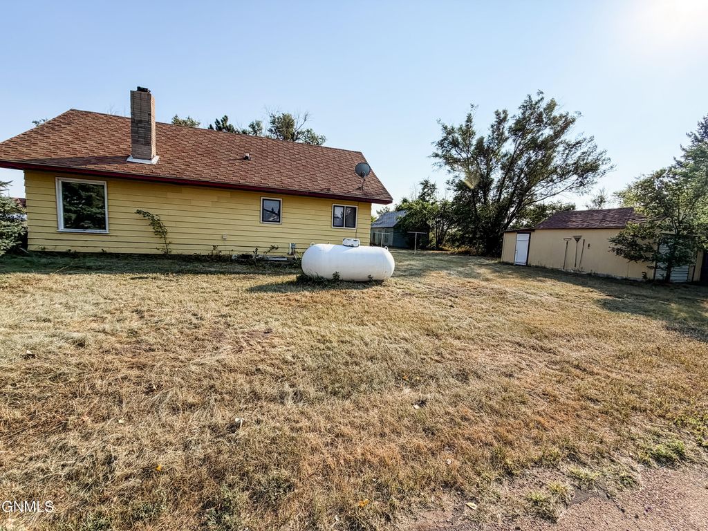 206 1st Avenue S, Medicine Lake, MT 59247 photo 5