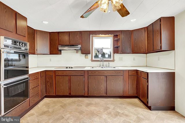 1755 POTTSVILLE ST, Lykens, PA 17048