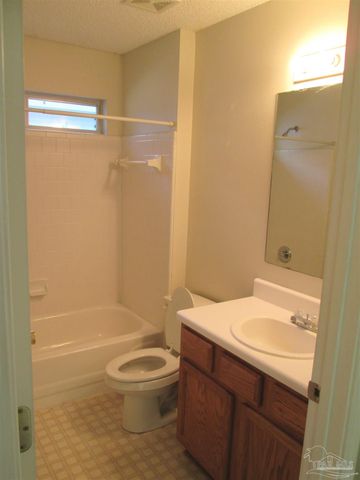 4064 Glenway Dr, Pensacola, FL 32526