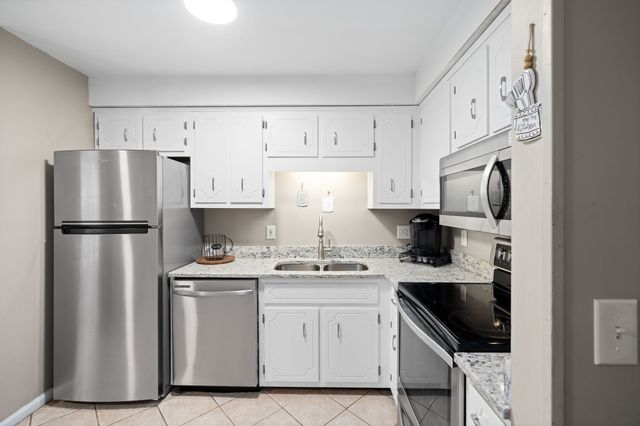 2311 Raleigh Ct Apt B, Clarksville, TN 37043