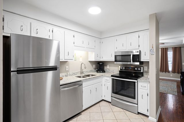 2311 Raleigh Ct Apt B, Clarksville, TN 37043