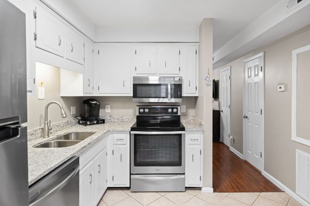 2311 Raleigh Ct Apt B, Clarksville, TN 37043