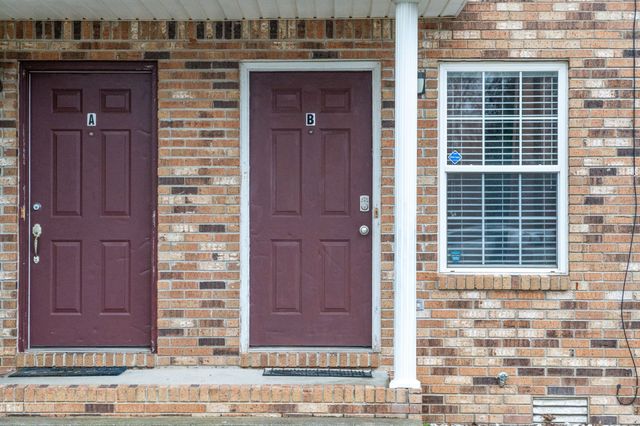 2311 Raleigh Ct Apt B, Clarksville, TN 37043