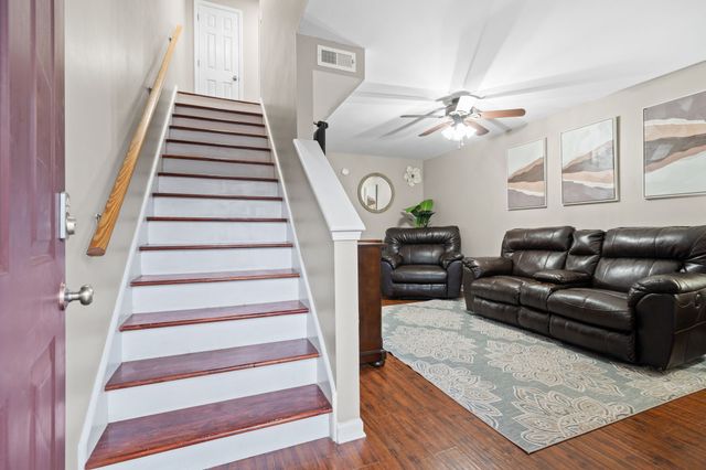 2311 Raleigh Ct Apt B, Clarksville, TN 37043