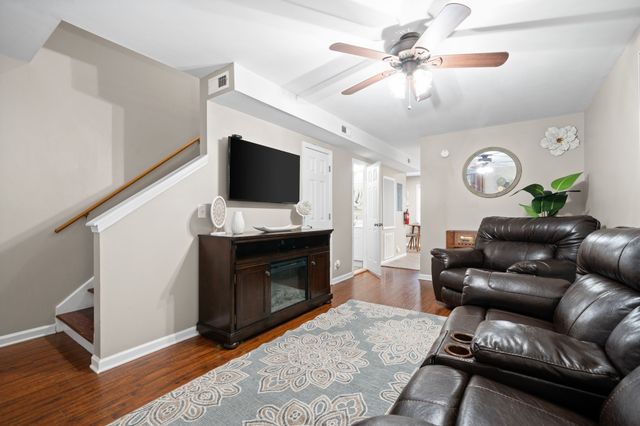 2311 Raleigh Ct Apt B, Clarksville, TN 37043